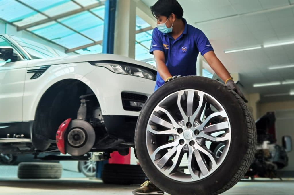 Car Tyre Repair & Replacement Service in Dubai | Apex Auto Garage